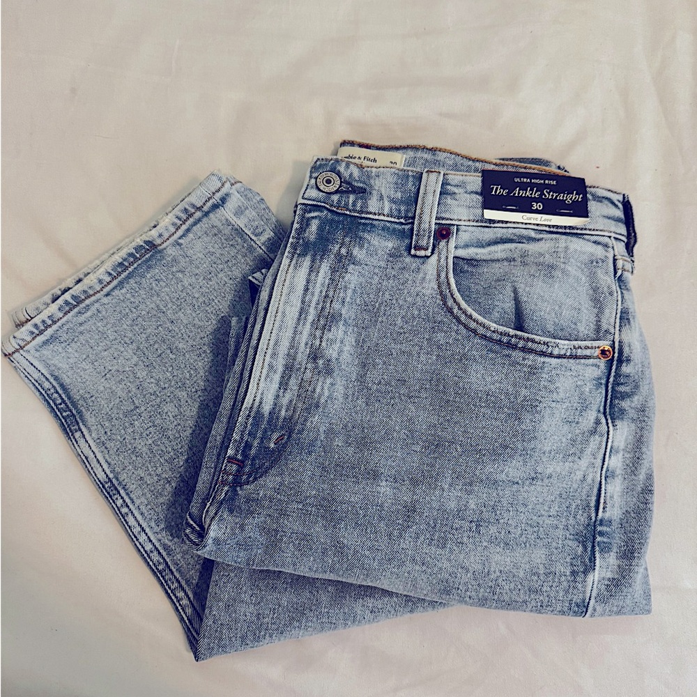 Abercrombie & Fitch Ultra High Rise, Curve Love “The Ankle Straight” Jeans- NWT